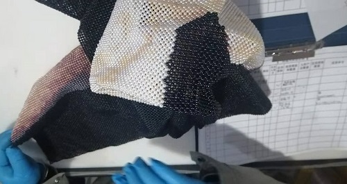 8月29日，可以在家做的手工活，純手工活外發(fā)，手工之家的服務(wù)體系是個(gè)不斷完善和升級的過程，圖為勵志珠珠繡串珠手工產(chǎn)品驗(yàn)收剪影
