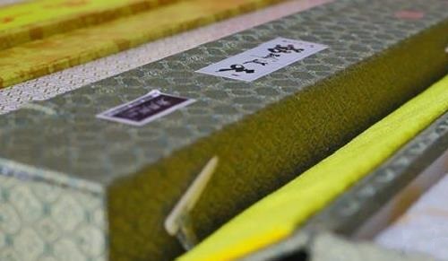 8月31日，在家做手工活賺錢，手工活正規(guī)可靠，手工之家的銷售體系是不斷開發(fā)拓展的，圖為勵志珠珠繡串珠手工產(chǎn)品外包裝剪影