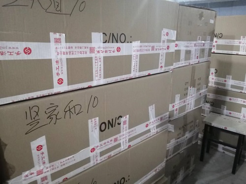 9月30日，想接正規(guī)廠家的手工活，手工活外發(fā)加工項目，很多人選擇手工之家手工創(chuàng)業(yè)成功，圖為勵志珠珠繡串珠手工材料倉庫備貨剪影