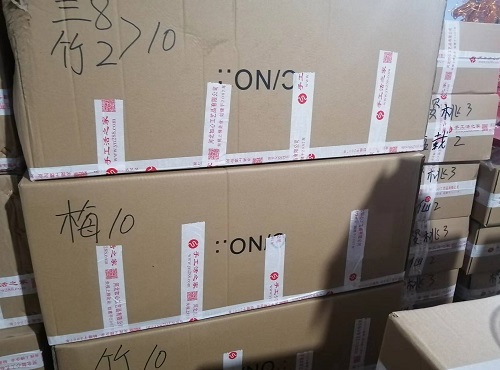 9月30日，想接正規(guī)廠家的手工活，手工活外發(fā)加工項目，很多人選擇手工之家手工創(chuàng)業(yè)成功，圖為勵志珠珠繡串珠手工材料倉庫備貨剪影