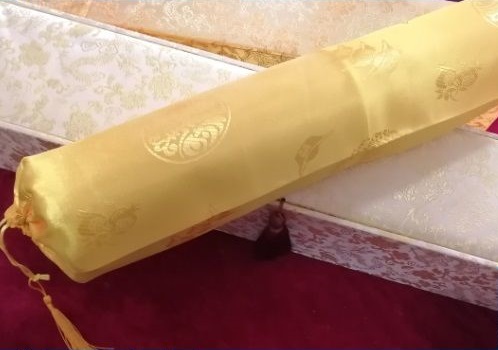 10月2日，在家做手工活掙錢，寄到家做的手工活，手工之家堅持對珠繡非遺傳統(tǒng)手工的傳承和創(chuàng)新，圖為勵志珠珠繡串珠手工產(chǎn)品及外包裝剪影
