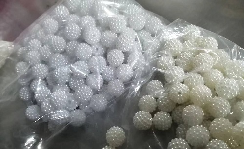 10月8日，純手工活外發(fā)加工項(xiàng)目，在家做手工活掙錢，通過(guò)珠繡串珠手工，手工之家讓很多人居家就業(yè)創(chuàng)業(yè)，圖為勵(lì)志珠珠繡串珠手工材料剪影