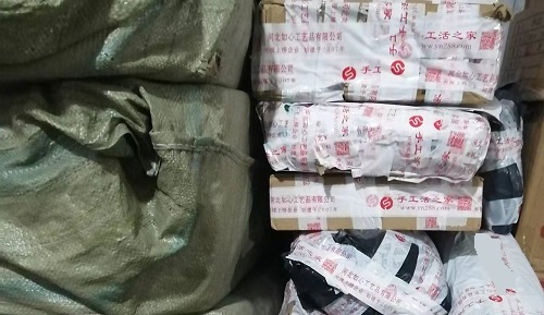 10月17日，代加工手工活，在家兼職手工活，越來越多人在手工之家做珠繡串珠手工掙錢，圖為勵志珠珠繡串珠成品倉庫剪影