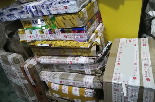 10月17日，代加工手工活，在家兼職手工活，越來越多人在手工之家做珠繡串珠手工掙錢，圖為勵志珠珠繡串珠成品倉庫剪影