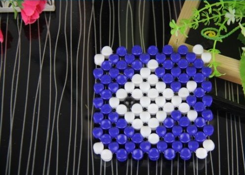 11月5日，正規(guī)廠家的手工項(xiàng)目，在家做手工靈活就業(yè)掙錢，選擇手工之家的加工人員越來越多，圖為勵(lì)志珠珠繡串珠手工產(chǎn)品剪影