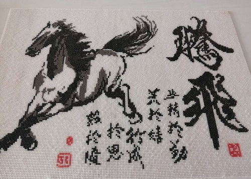11月7日，老年人在家能做的兼職，串珠手工兼職，手工之家的珠繡串珠副業(yè)長期穩(wěn)定，圖為勵志珠珠繡串珠手工產(chǎn)品剪影