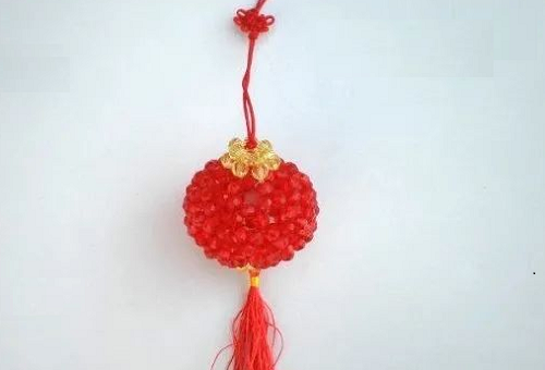 1月14日，在家手工掙錢，居家靈活就業(yè)好副業(yè)，手工之家的手工項目，銷售和原加工是什么關系，圖為勵志珠珠繡串珠手工產(chǎn)品剪影