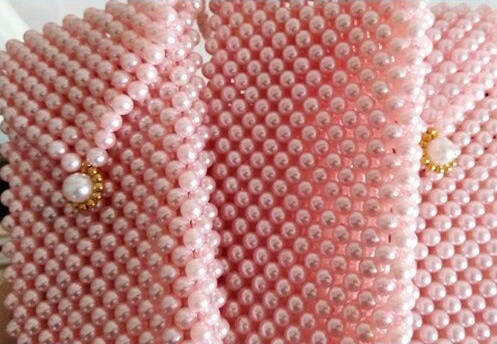 2月6日，帶回家做的手工項(xiàng)目，在家兼職手工，手工之家的合作方式好，加工銷售能一起做，圖為勵(lì)志珠珠繡串珠手工產(chǎn)品剪影