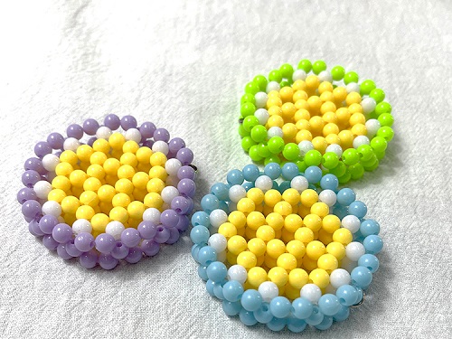 2月13日，在家做手工掙錢，靈活就業(yè)好手工項(xiàng)目，官方渠道了解，手工之家平臺(tái)優(yōu)勢(shì)讓人放心，圖為勵(lì)志珠珠繡串珠手工產(chǎn)品剪影