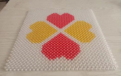 2月24日，帶回家做的手工項(xiàng)目，靈活就業(yè)串珠手工，手工之家對合作人員始終是以誠相待，圖為勵(lì)志珠珠繡串珠手工產(chǎn)品剪影