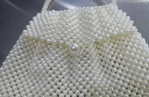 3月2日，拿回家做的手工副業(yè)，在家做手工掙錢，在手工之家做好手工項(xiàng)目需要注意的問題，圖為勵(lì)志珠珠繡串珠手工產(chǎn)品剪影
