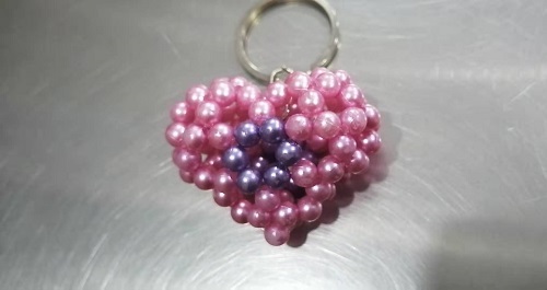 3月7日，在家做手工副業(yè)掙錢，想接正規(guī)廠家的手工項目，嚴(yán)把質(zhì)量關(guān)，對大家和手工之家要求一致，圖為勵志珠珠繡串珠手工產(chǎn)品剪影