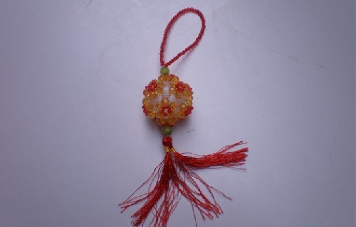 3月20日，穩(wěn)定可靠的手工副業(yè)，靈活就業(yè)做手工掙錢，在手工之家如何辦理合作，圖為勵(lì)志珠珠繡串珠手工產(chǎn)品剪影