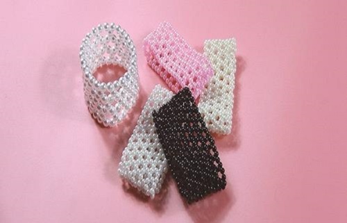 4月1日，在家做手工副業(yè)掙錢，拿回家做的手工項目，在手工之家，這里的手工項目收入有哪些部分，圖為勵志珠珠繡串珠手工產(chǎn)品剪影