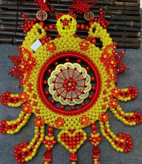 4月3日，手工加工回收項(xiàng)目，居家靈活就業(yè)創(chuàng)業(yè)好副業(yè)，手工之家的服務(wù)好是指哪些方面，圖為勵(lì)志珠珠繡串珠手工產(chǎn)品剪影