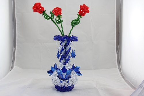 4月27日，在家里做什么可以掙錢又不用多投資，純手工項(xiàng)目受歡迎，手工之家的珠繡串珠項(xiàng)目好做在哪里，圖為勵(lì)志珠珠繡串珠手工產(chǎn)品剪影