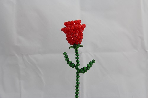 4月27日，在家里做什么可以掙錢又不用多投資，純手工項(xiàng)目受歡迎，手工之家的珠繡串珠項(xiàng)目好做在哪里，圖為勵(lì)志珠珠繡串珠手工產(chǎn)品剪影