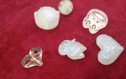 6月2日，在家里就能賺錢(qián)的工作，正規(guī)手工項(xiàng)目，靈活就業(yè)好選擇，手工之家手工事業(yè)發(fā)展離不開(kāi)銷(xiāo)售體系，圖為勵(lì)志珠珠繡串珠手工材料剪影