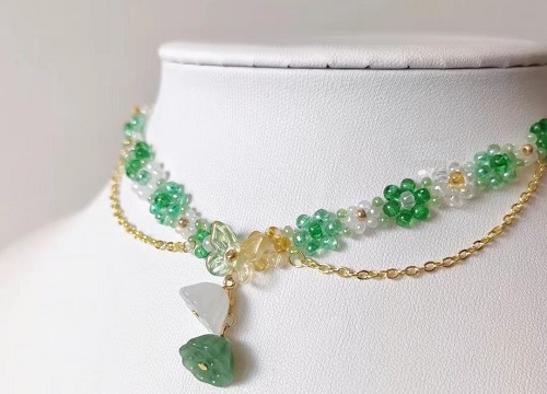 6月15日，手工活外發(fā)加工可靠嗎，靈活就業(yè)創(chuàng)業(yè)，飾品加工廠，在手工之家，為什么非常重視創(chuàng)新，圖為勵(lì)志珠珠繡串珠手工產(chǎn)品剪影