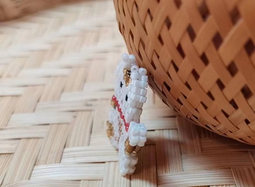8月30日，在家可以做的兼職工作，拿回家做的手工項(xiàng)目，開飾品加工廠，月底了,手工之家有適合你的手工合作方式，圖為串珠米珠繡手工產(chǎn)品剪影