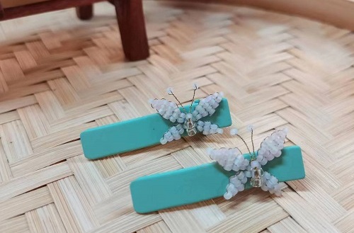 9月2日，手工活外發(fā)加工可靠嗎？純手工串珠靈活就業(yè)，開飾品加工廠，在手工之家自由靈活合作，加工銷售都可以，圖為串珠米珠繡手工產品剪影