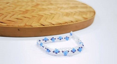 1月2日，手工活外發(fā)加工正規(guī)的廠家，微創(chuàng)業(yè)做手工傳承官，靈活自由在家手工創(chuàng)業(yè)，手工之家讓大家合作之前了解清楚，做起來(lái)更有信心，圖為串珠米珠繡純手工產(chǎn)品剪影