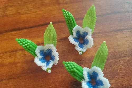 1月6日，手工活兼職可帶回家，手工活接單平臺，微創(chuàng)業(yè)做手工傳承官，在手工之家，有目標(biāo)收入更好，圖為串珠米珠繡純手工產(chǎn)品剪影