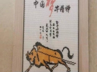 8月27日，寄到家做的手工活，在家做手工活掙錢，傳承傳統手工珠繡，手工之家與加工人員用手工詮釋擔當和責任，圖為勵志珠珠繡串珠手工產品剪影