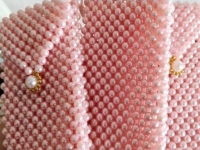 2月6日，帶回家做的手工項(xiàng)目，在家兼職手工，手工之家的合作方式好，加工銷(xiāo)售能一起做，圖為勵(lì)志珠珠繡串珠手工產(chǎn)品剪影
