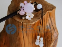 5月25日，在家做的手工活正規(guī)平臺(tái) 拿回家做的手工項(xiàng)目，手工之家的成品銷售為手工事業(yè)保駕護(hù)航，圖為勵(lì)志珠珠繡串珠手工產(chǎn)品剪影