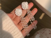 8月3日，手工活兼職可帶回家，手工靈活就業(yè)的好副業(yè)，開飾品加工廠，在手工之家，用手工收入詮釋對(duì)家庭和手工的愛與責(zé)任，圖為串珠米珠繡手工產(chǎn)品剪影