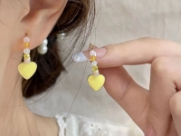 8月21日，在家兼職手工活，靈活就業(yè)創(chuàng)業(yè)手工副業(yè)，開飾品加工廠，在家做手工項(xiàng)目這些要求要達(dá)到，圖為串珠米珠繡手工產(chǎn)品剪影