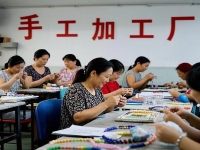 把手工領(lǐng)回家做，純手工加工廠允不允許，就看簽訂的正規(guī)合同怎么說？