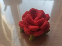 4月12日，手工外發(fā)加工可靠嗎？居家小成本創(chuàng)業(yè)開手工加工廠，微創(chuàng)業(yè)做家庭手工工作室，手工之家的純手工，城市農(nóng)村都能做，圖為鉤織純手工產(chǎn)品剪影