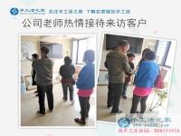 湖南邵陽市劉女士組織小區(qū)家庭婦女做手工活兼職，女人們的事業(yè)