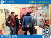 3月2日，可以帶回家做的手工活，沒(méi)有押金的手工活就是這里的珠繡手工，手工之家接待考察加工客戶剪影