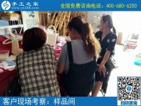 7月12日，能賺錢的手工活，可以在家做的手工活就是珠繡手工活外發(fā)，手工之家接待考察加工客戶剪影