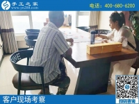 7月31日，月末來合作，想在家做手工活掙錢的人選擇了珠繡，手工之家接待考察加工客戶剪影