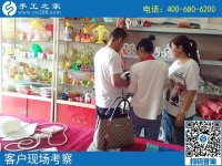 8月19日，能掙錢(qián)的手工活是珠繡負(fù)責(zé)回收的手工活，手工之家接待考察加工客戶(hù)剪影