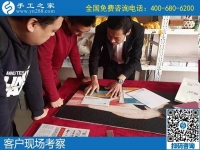 11月30日，在家做手工活掙錢，勵(lì)志珠珠繡拿回家做的手工活不錯(cuò)，手工之家接待考察加工客戶剪影