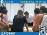 7月27日，是不是可信可靠的外發(fā)手工活，用加工費(fèi)結(jié)算判斷是個好方法，手工之家接待考察加工客戶剪影