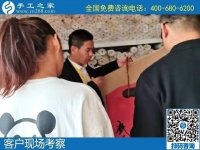 11月14日，純手工活外發(fā)加工，想在家做手工活掙錢(qián)的人選擇了珠繡，手工之家接待考察加工客戶剪影