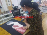 5月25日，找拿回家做的手工活掙錢，找正規(guī)手工活外發(fā)加工企業(yè)，就選勵志珠珠繡，手工之家接待考察合作加工客戶