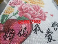 9月27日，可以寄到家做的手工活，足不出戶在家掙錢的好選擇，就選正規(guī)廠家手工之家，圖為勵志珠珠繡成品細節(jié)實拍