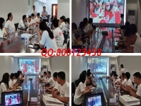 10月11日，想接正規(guī)廠家的手工活，找拿回家做的手工活，看好這兩點，可以放心選擇了，圖為手工之家優(yōu)秀繡娘往期培訓(xùn)會剪影